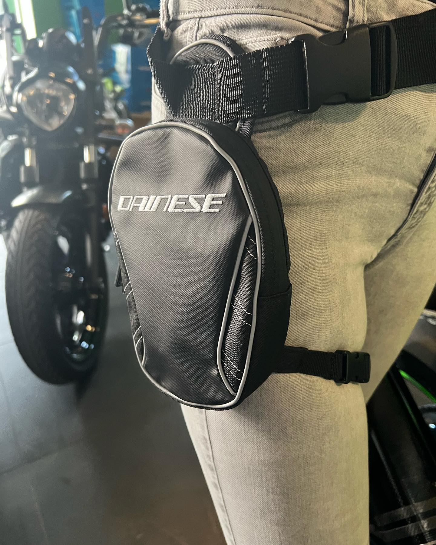 dainese-leg-bag-kapsička na nohu-2